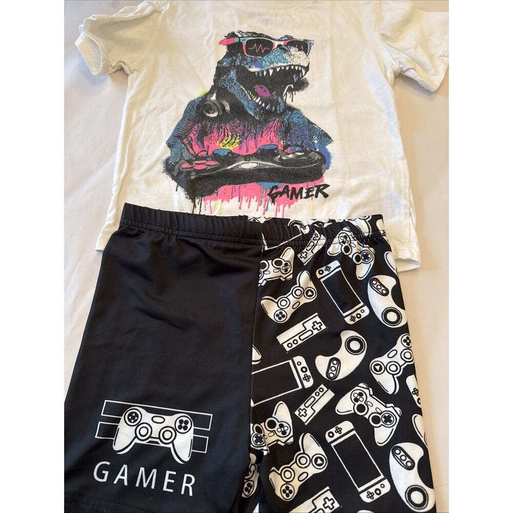 Preowned Boys Encrypted White Dinosaur Gamer T-Shirt And Gamer Shorts Size 5